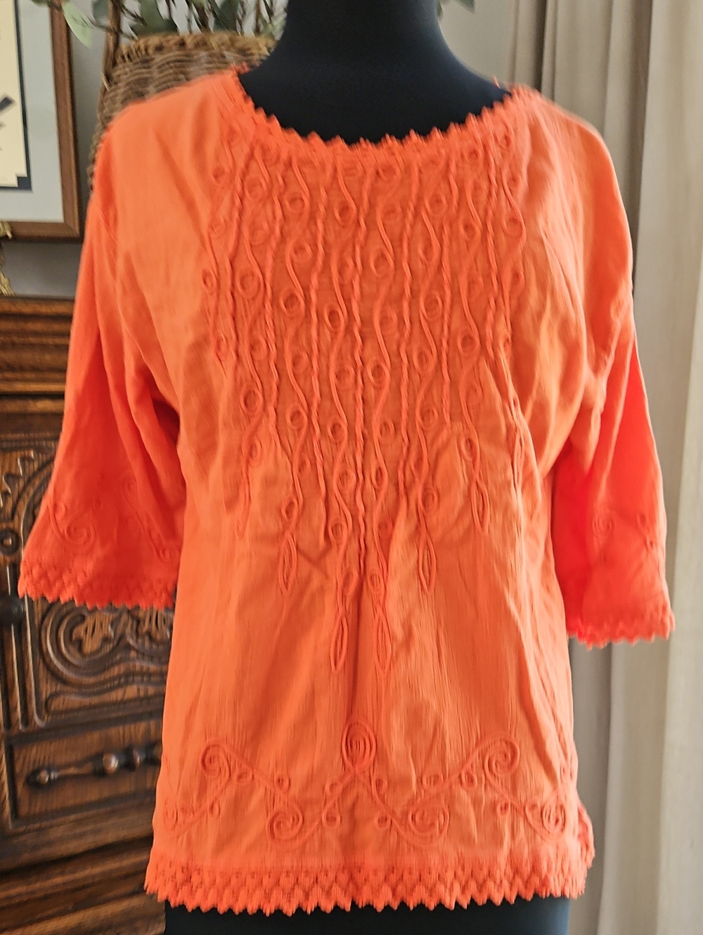Gretty Zueger Women’s Orange Embroidered Peasant Top. Size S
